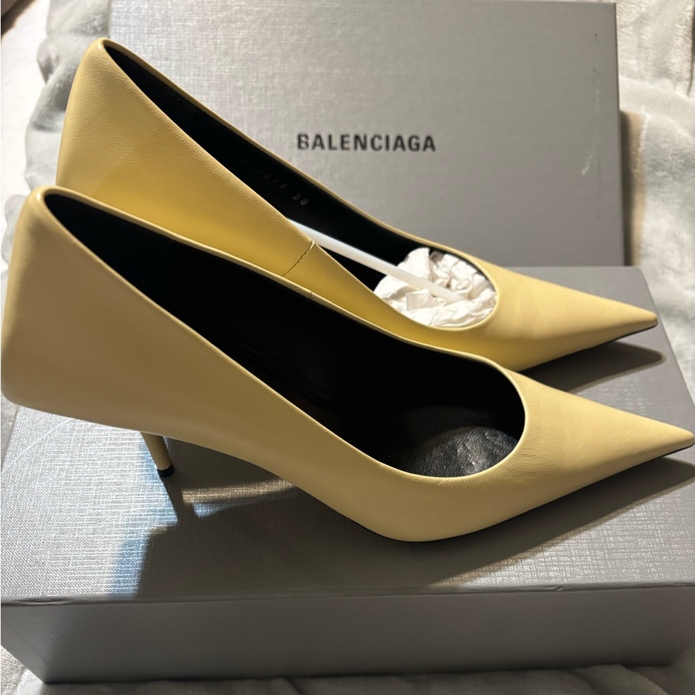 Balenciaga Square Knife Pumps women’s size 38, a versatile beige color NEW